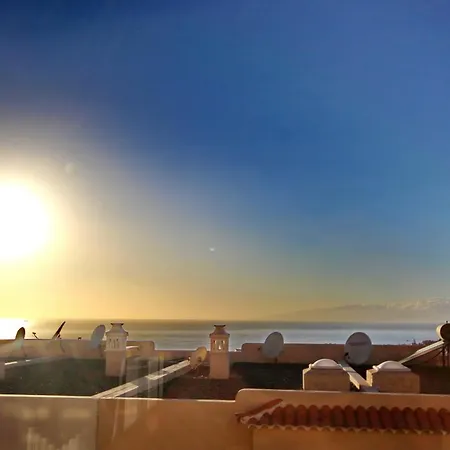 別荘 Cozy Townhouse With Ocean Views In アデヘ