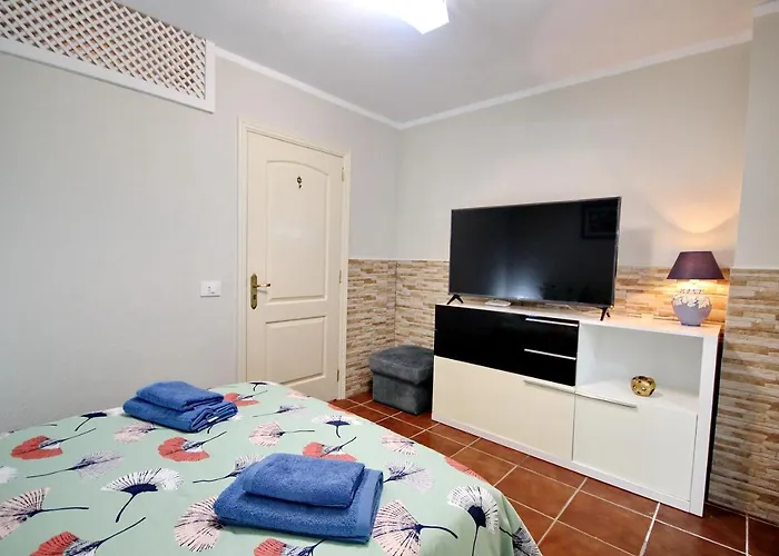 Cozy Townhouse With Ocean Views In Costa Adeje (Tenerife)