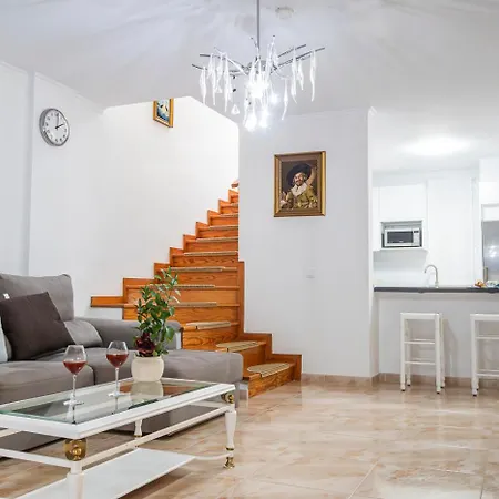 Cozy Townhouse With Ocean Views In Costa Adeje (Tenerife)