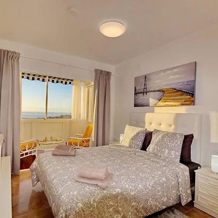 Cozy Townhouse With Ocean Views In * アデヘ