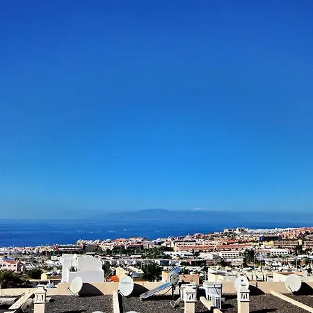 別荘 Cozy Townhouse With Ocean Views In アデヘ