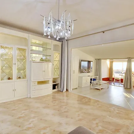 Feriehus Cozy Townhouse With Ocean Views In