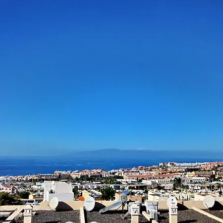 Cozy Townhouse With Ocean Views In Feriehus Costa Adeje (Tenerife)