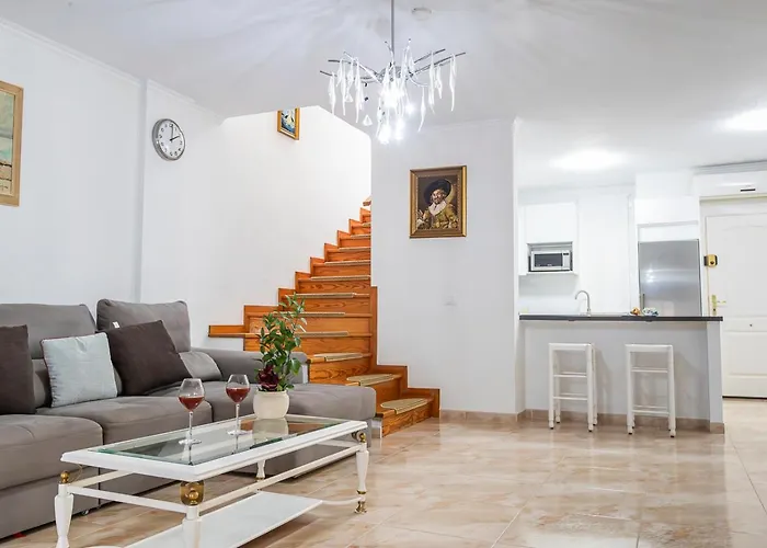 Cozy Townhouse With Ocean Views In Costa Adeje