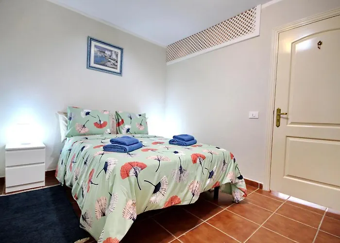 Cozy Townhouse With Ocean Views In Hébergement de vacances