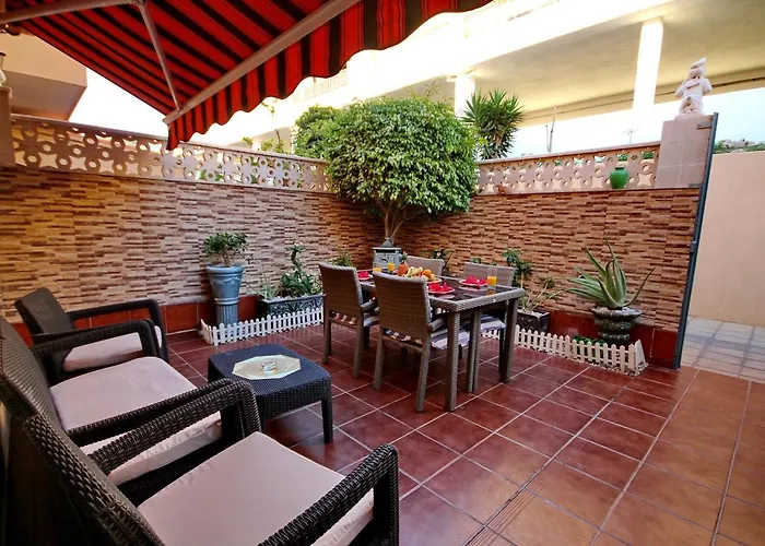Cozy Townhouse With Ocean Views In 阿德耶