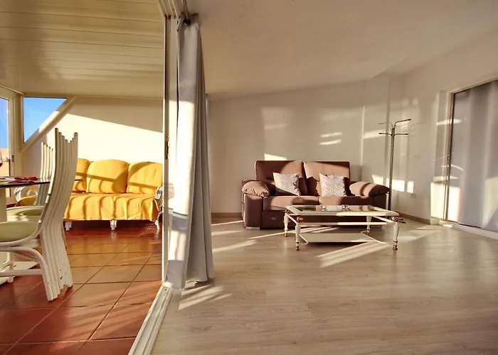 Cozy Townhouse With Ocean Views In Costa Adeje