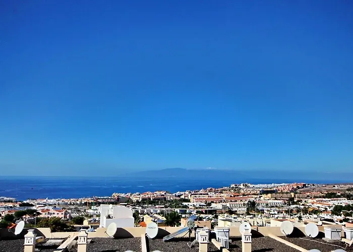Cozy Townhouse With Ocean Views In Hébergement de vacances Costa Adeje (Tenerife)