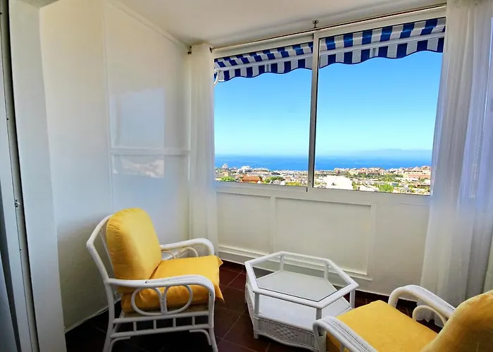 Cozy Townhouse With Ocean Views In Hébergement de vacances Costa Adeje (Tenerife)