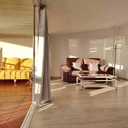 Cozy Townhouse With Ocean Views In Costa Adeje